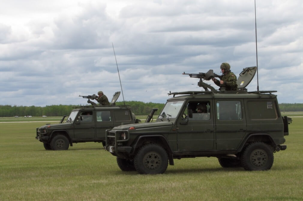 Gelandewagen с военными